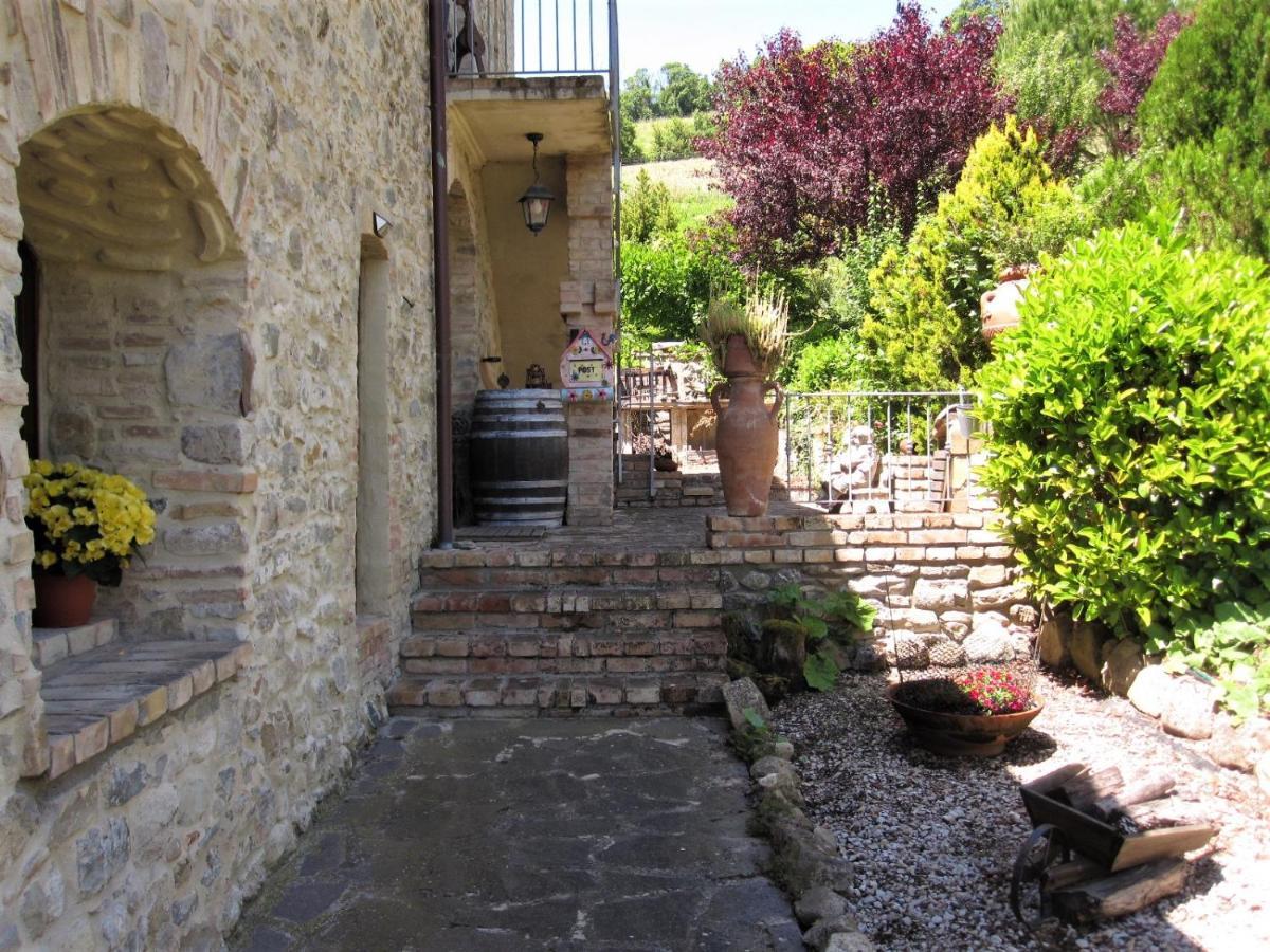 La Pietra Rara B&B Montone  Buitenkant foto