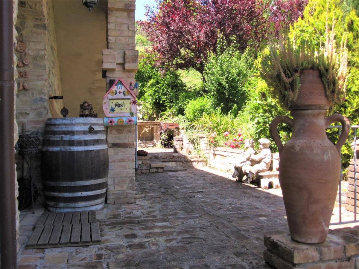 La Pietra Rara B&B Montone  Buitenkant foto